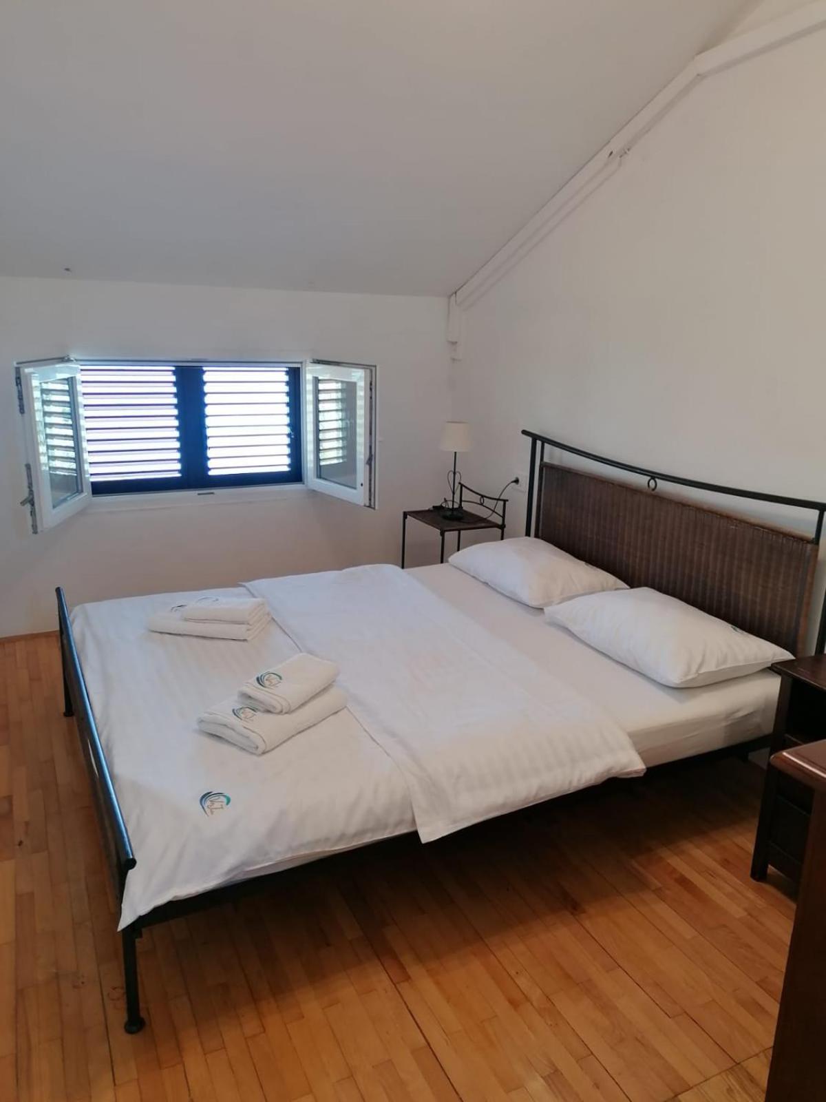 Apartments Villa Julia Trogir Exterior photo